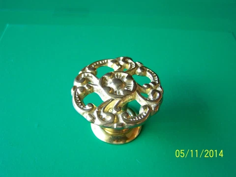 ANTIQUE STYLE VICTORIAN DRAWER KNOBS 1 1/2" DIA. SOLID BRASS Cover
