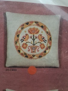 haandarbejdets fremme kit, Crewel Stitchery, Danish Embroidery, Vintage... - Picture 1 of 6