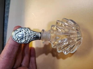 Vintage Art Deco Geometric Cut Glass Perfume Bottle Ornate Floral Metal Stopper - Picture 1 of 3