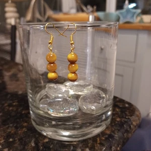 Senfgelbe Tigerauge Ohrringe.  Vergoldete Beschläge.  - Bild 1 von 3