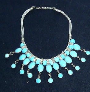 COLLANA con pendenti con pietre smalto turchese e catena argentata - gioiello - Foto 1 di 6