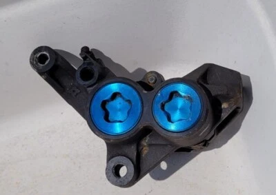 Pinza de freno delantera izquierda 99-07 Yamaha YZF600 punto azul 4SV-2580T-00-00 Foto 1 de 4