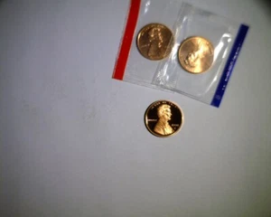 1998 PDS Lincoln cents Unc in mint cello and Proof - Picture 1 of 2