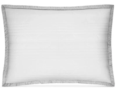 Almohada estándar acolchada con puntos de ingeniería Hotel Collection 20” x 2&” Foto 1 de 4