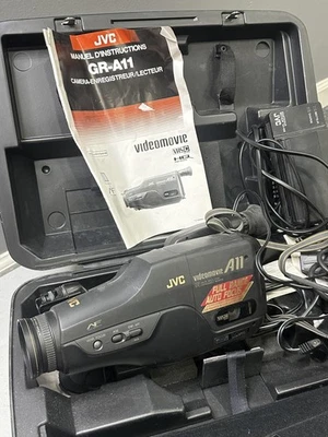 Vintage JVC GR-A11 Videomovie Camcorder VHSC Full Range Auto Focus Japan Case - Image 1 of 4