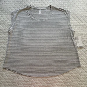 NUEVO CON ETIQUETAS Camiseta Athleta Mujer Stratus Breezy Rayas Talla 2X Gris Ligera Relajada - Imagen 1 de 11