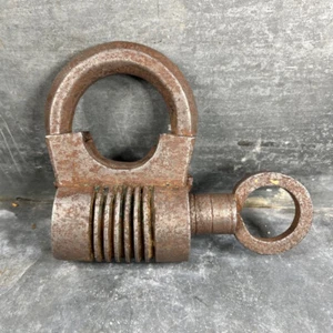 Cadenas Ancien Circa 1800 en Fer Forgé avec Clé – Fonctionnel - Afbeelding 1 van 10
