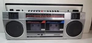 Vintage Sanyo M W200 AM/FM Radio Dual Cassette BoomBox Parts Repair Radio Works - Picture 1 of 11
