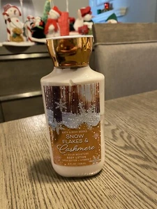 BATH & BODY WORKS SNOWFLAKES AND CASHMERE 8 OZ BODY LOTION - Picture 1 of 2