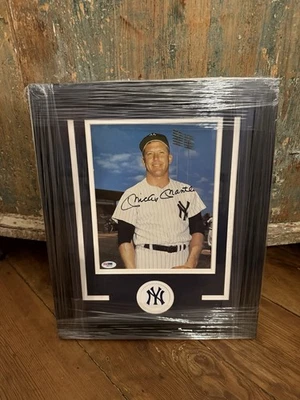 Foto 8x10 firmada por el Salón de la Fama Mickey Mantle enmarcada de los Yankees de Nueva York certificado de autenticidad PSA Foto 1 de 3