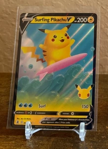 Pokémon - Sword & Shield Celebrations (25th) - Surfing Pikachu V 008/025 NM - Imagen 1 de 2