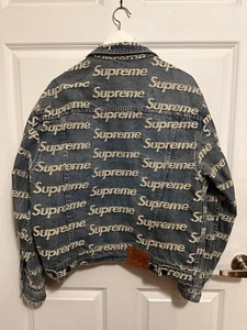 100% Authentic Supreme Frayed Logos Denim Tucker Jacket Blue Size M - Picture 1 of 7