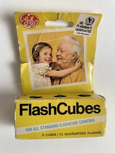 GE Flash Cubes Nuevo Antiguo Stock 3 Cubos en 1 Caja 12 Flashes - Imagen 1 de 5