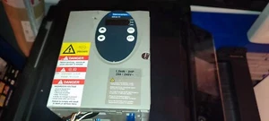 Telemecanique Altivar 31 Typ ATV31HU15M2 1,5kW 2PS Wechselrichter 200 / 240V - Bild 1 von 4