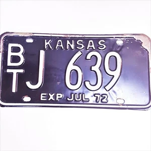 1972 KANSAS AUTO PASSENGER LICENSE PLATE  " BTJ 639 " KS 72 Vintage Black - Picture 1 of 4