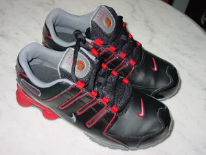 2013 Nike Shox rot/schwarz 488309-060 Jugend Laufschuhe Größe 3Y - Bild 1 von 15