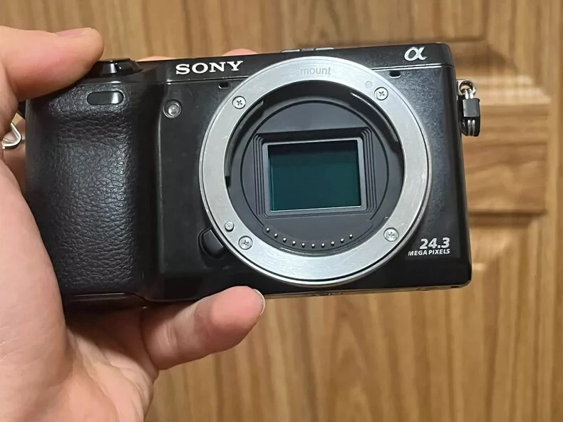 Sony Alpha NEX-7 24MP Digital Camera Black(Body Only)w/SD Card/Charger/Battery - Image 1 of 4