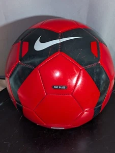 Balón de fútbol Nike talla 5 rojo negro Blaze - Imagen 1 de 8