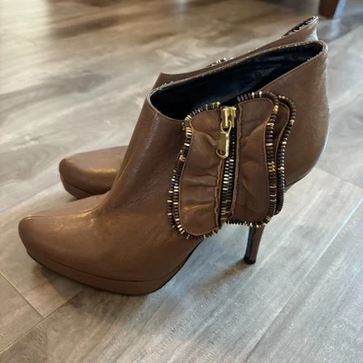 Botín de tacón alto con plataforma de cuero Juicy Couture de colección 7,5 M hecho en Italia Foto 1 de 4