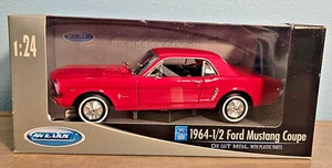 NIB 1964 1/2 FORD MUSTANG COUPE 1:24 WELLY DIE CAST METAL CAR Bumper Dislocated - Picture 1 of 8