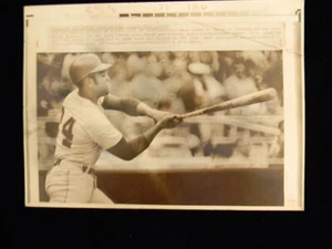 WILLIE MAYS TYPE 1 ORIGINAL PHOTO 1973 MAYS " THE COMPLETE PLAYER" 8"X11 - Picture 1 of 3