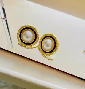 Luxury French pearl Geometric Stud. Lightweight, Hypoallergenic White-Gold 18k - Picture 1 of 15