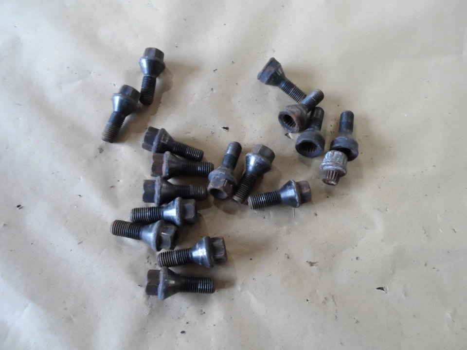 BMW MINI COOPER S ONE 2006 1.6 R50 R52 R53 TUERCAS DE RUEDA DE ALEACIÓN Y TUERCAS DE RUEDA DE BLOQUEO Foto 1 de 1