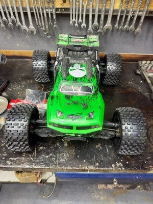 Team Corally M Line Punisher Basher 1:8 6s Fähig RC RTR 1/8 Monstertruck+lader - Bild 1 von 4