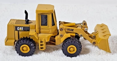 VTG ERTL CAT 950E Wheel Loader 1:87 Diecast Construction Vehicle Dyersville Iowa - Image 1 of 4