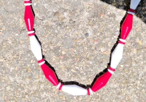 Avon Vintage 1989 Classic Lines Necklace Red &White Fixed Oval Beads Patriotic - Picture 1 of 8