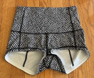 Lululemon Wunder Short 2" Scatter Star Arctic Grey Black 4 luxtreme white womens - Picture 1 of 4
