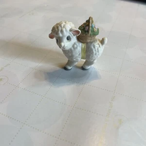 VINTAGE HALLMARK MERRY MINIATURES SPRING EASTER 1980's Easter Basket LAMB SHEEP - Picture 1 of 5