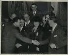 1944 Press Photo Dewey Gave Secretary State Fred R Zimmerman A Handshake