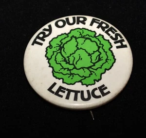 Botón Pinback Prueba Nuestra Lechuga Fresca Años 70 De Colección Hecho en EE. UU. - Imagen 1 de 4