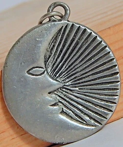 DIJE COLGANTE DE PELTRE REVERSIBLE SOL Y LUNA VINTAGE - Imagen 1 de 2