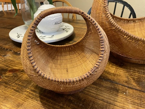 medium oval wicker shopping garden decorative basket with handle 9” x 7 1/4” Cover
