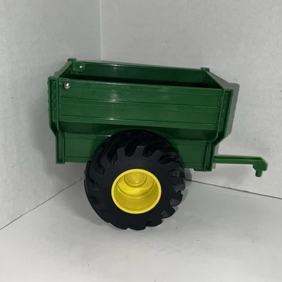 Tomy 1/16 Scale John Deere Plastic Trailer - Green - Image 1 of 4