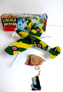 LINCOLN INTERNATIONAL SPITFIRE  TÔLE   BEL ÉTAT  Lg 23cm À FRICTION  PARACHUTE - Imagen 1 de 13