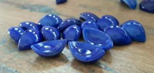 ♥Nr.C107- Tolle alte Glascabochons 12 Stück dunkelblau gebogen 21 x 13 mm♥ - Picture 1 of 1