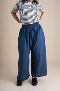 Weekend Pants in Navy - Picture 1 of 12