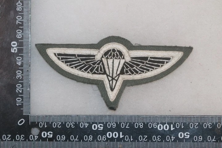 NEPALESE NEPAL GURKHA PARACHUTE WING COTTON ON FELT WHITE / BLACK - Image 1 of 1