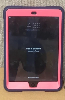 Apple iPad Mini (2da Generación) A1489 Plateado con Estuche Protector Paquete DESACTIVADO Foto 1 de 4