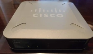 Cisco RVS4000 1000 Mbps 4-Port Gigabit Wired Router and power adapter - Afbeelding 1 van 3