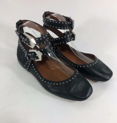 Bailarina plana de cuero con correa al tobillo tachonada GIVENCHY en negro talla 36 $850 Foto 1 de 4
