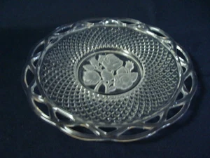 Vintage Imperial Glas Rose Intaglio Mitte, Spitzenrand, Servierplatte, 9" - Bild 1 von 5