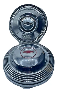 2 Vintage Chevrolet Hub Caps Wall Decor Collector - Bild 1 von 18