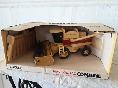 VINTAGE 1/32 1987 ERTL NEW HOLLAND  COMBINE W/ 2 HEADS DIECAST NIB - Image 1 of 2