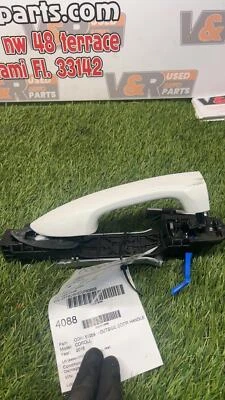 ✅ Manija de puerta exterior trasera izquierda Toyota Corolla 2019 OEM Foto 1 de 3