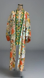 VINTAGE JAPANESE KIMONO ROBE MADE IN JAPAN FLORAL PRINT WITH BUTTERFLIES - Picture 1 of 7