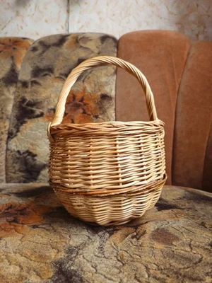 Handwoven Round Wicker Basket with Handle – Natural Rustic Charm - Image 1 of 4